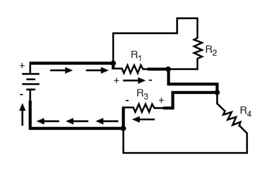 Рис. 3. Полярность для ближайших к источнику питания резисторов R1 и R3. Для простоты и наглядности можно считать, что на резисторах R2 и R4 произошло короткое замыкание и они не участвуют в работе цепи.