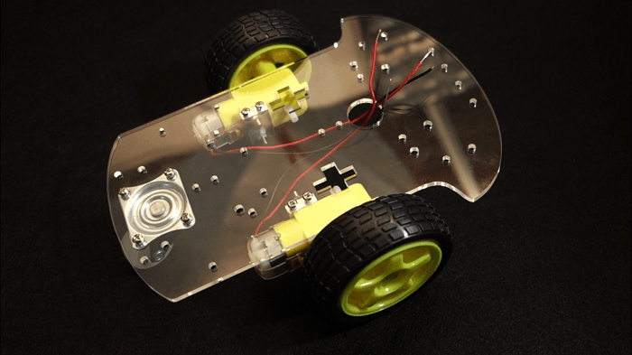 Файл:Assembling robot chassis 13.png