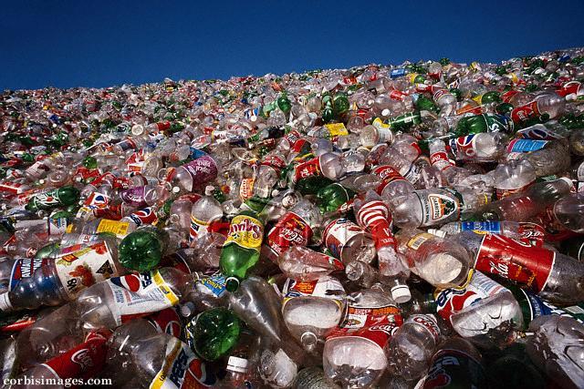 Свалка пластиковых бутылок © Corbisimages