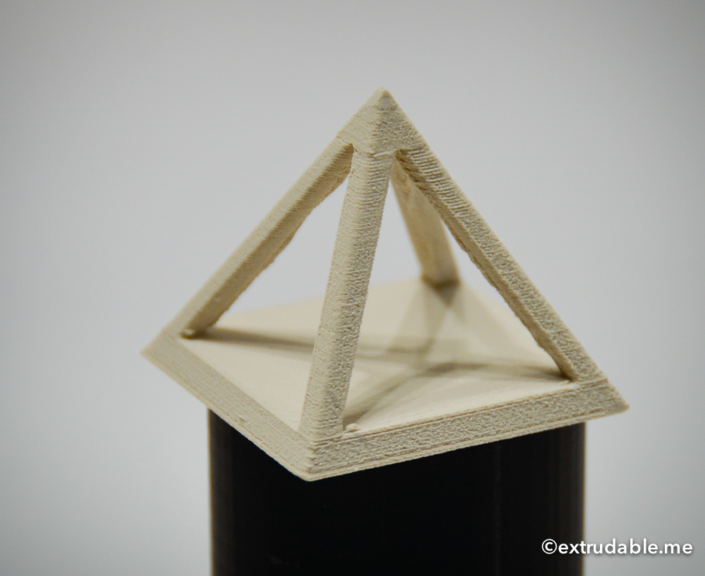 Пирамидка из Laybrick, напечатанная для проверки втягивания