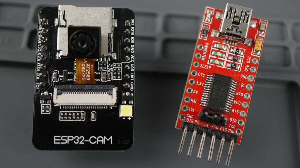 Рис. 7. Плата ESP32-CAM и программатор FTDI.